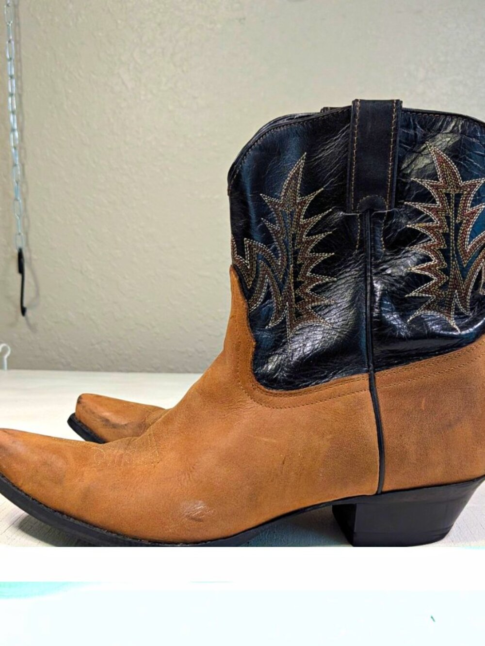 Tony Lama Women's Shortie Cowboy Boots Snip Toe Two Tone Brown Black Sz 9.5B